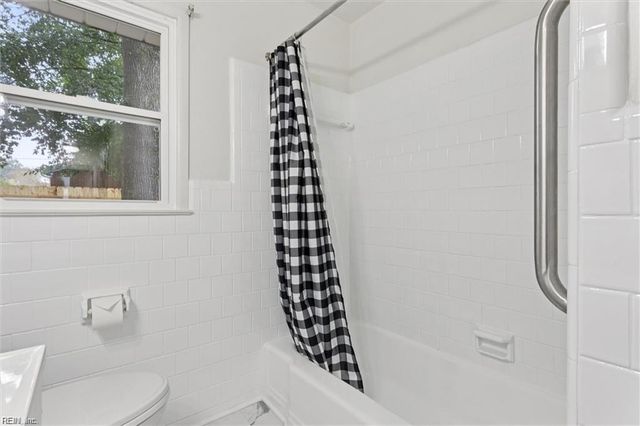 73 Stanley DR, Newport News, VA 23608