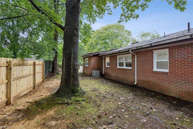 73 Stanley DR, Newport News, VA 23608