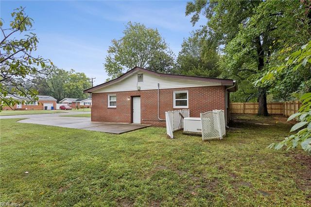 73 Stanley DR, Newport News, VA 23608