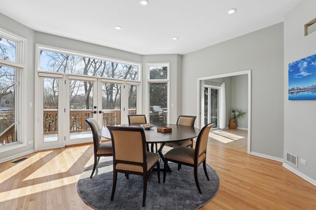 980 Half Day Road, Highland Park, IL 60035