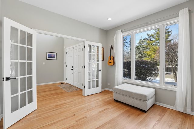 980 Half Day Road, Highland Park, IL 60035