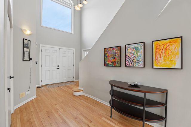 980 Half Day Road, Highland Park, IL 60035