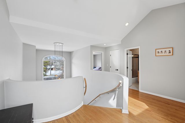 980 Half Day Road, Highland Park, IL 60035