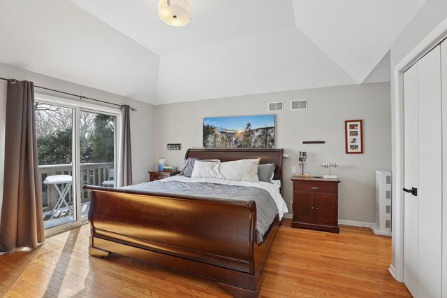 980 Half Day Road, Highland Park, IL 60035