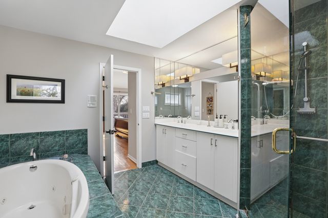 980 Half Day Road, Highland Park, IL 60035