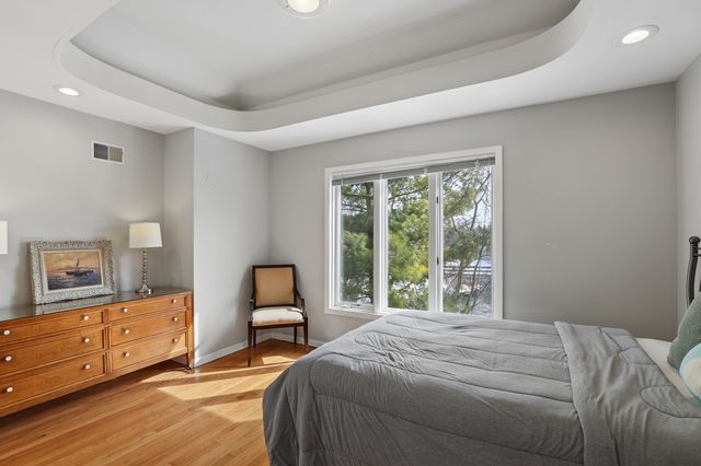 980 Half Day Road, Highland Park, IL 60035