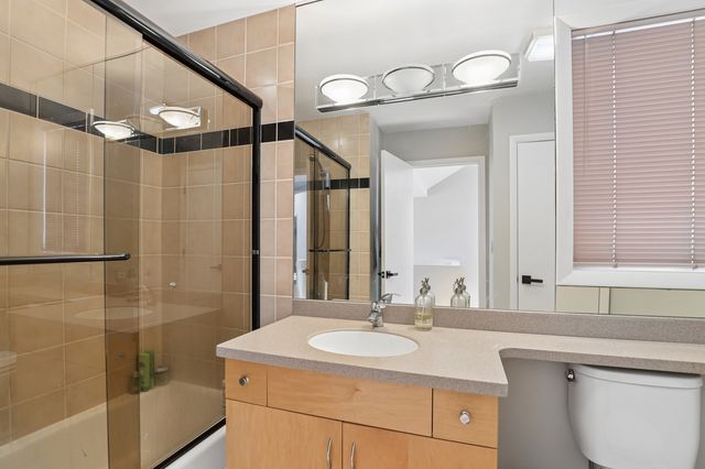 980 Half Day Road, Highland Park, IL 60035