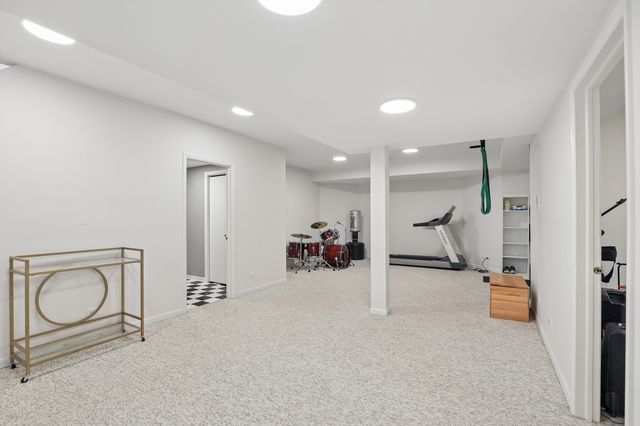 980 Half Day Road, Highland Park, IL 60035