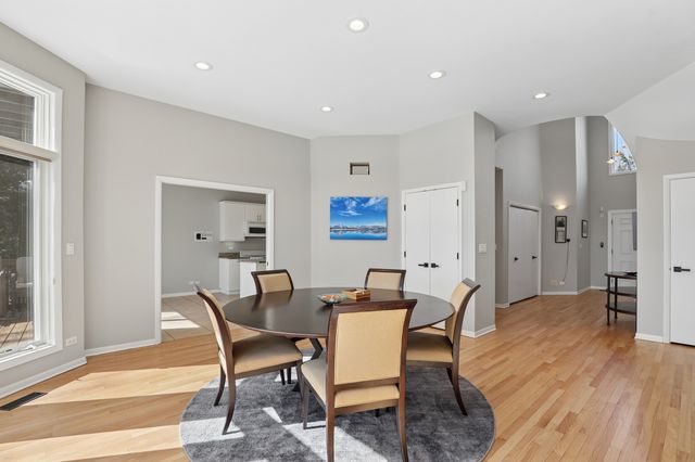 980 Half Day Road, Highland Park, IL 60035