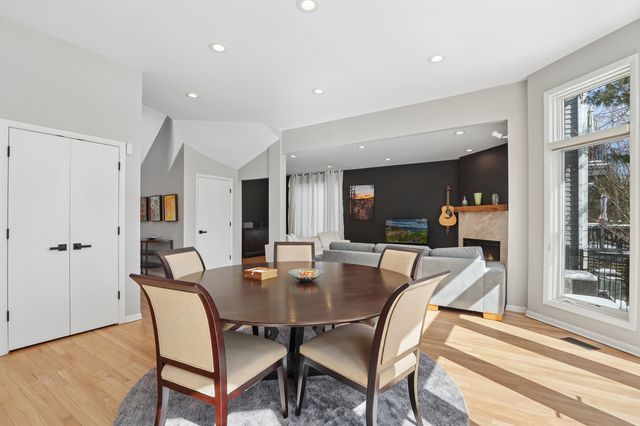 980 Half Day Road, Highland Park, IL 60035