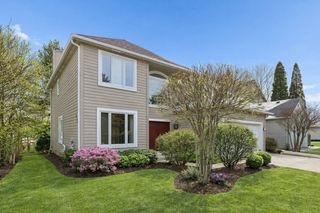 980 Half Day Road, Highland Park, IL 60035