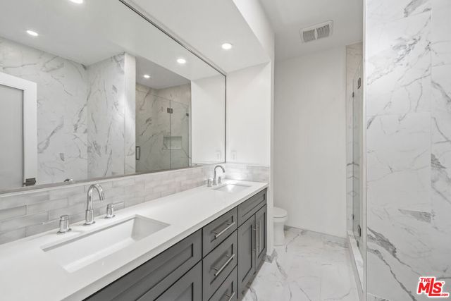 8568 Burton Way 301, Los Angeles, CA 90048