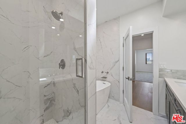8568 Burton Way 301, Los Angeles, CA 90048