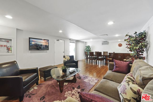 8568 Burton Way 301, Los Angeles, CA 90048