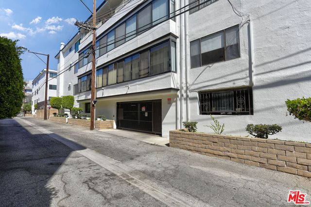 8568 Burton Way 301, Los Angeles, CA 90048