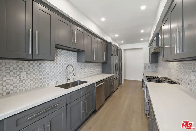 8568 Burton Way 301, Los Angeles, CA 90048