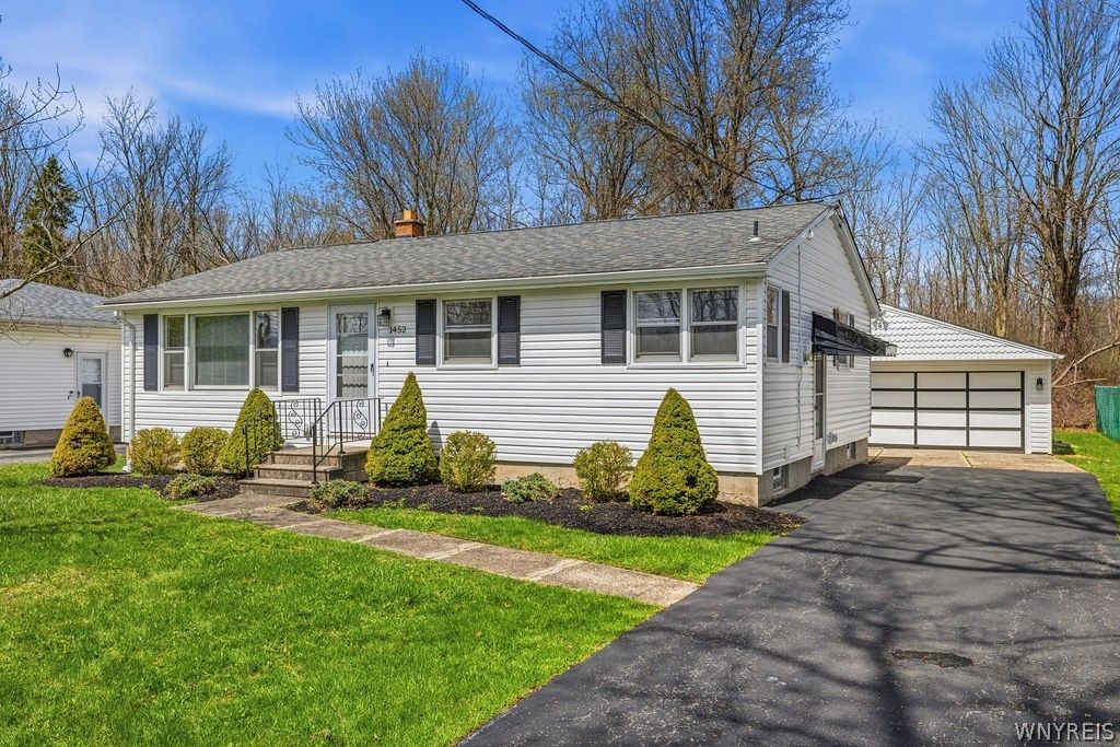 1452 Sherwood Avenue, North Tonawanda, NY 14120