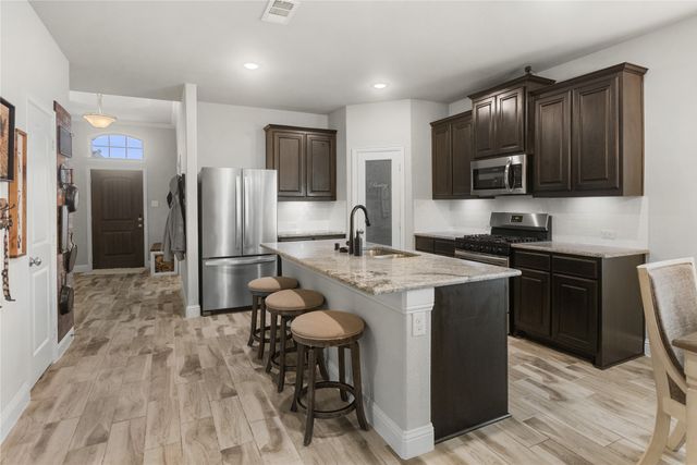 7714 Cottonwood Drive, Greenville, TX 75402