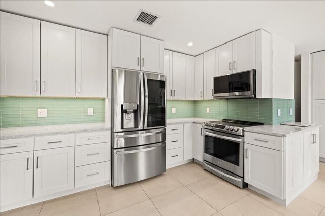 4410 NE 17TH Avenue, Oakland Park, FL 33334