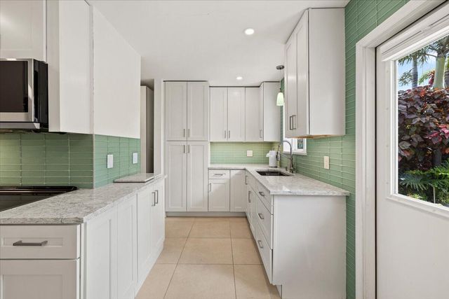 4410 NE 17TH Avenue, Oakland Park, FL 33334