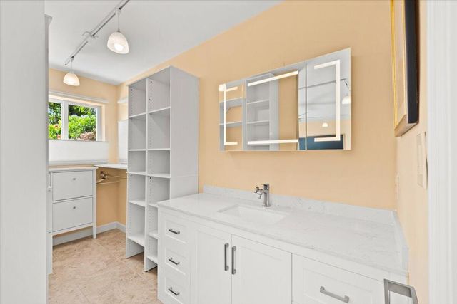 4410 NE 17TH Avenue, Oakland Park, FL 33334