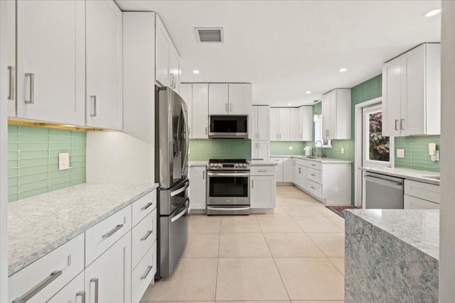 4410 NE 17TH Avenue, Oakland Park, FL 33334