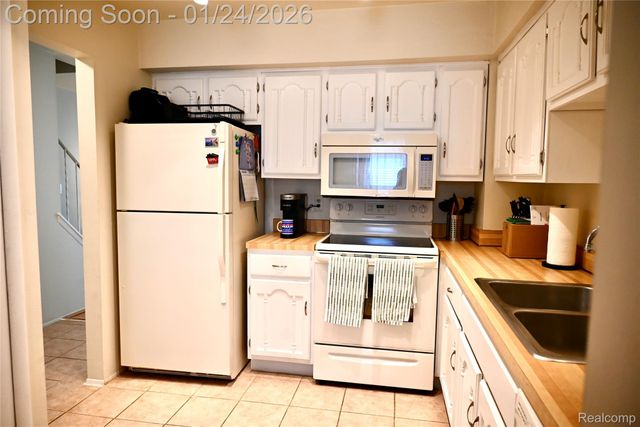 16285 Raleigh Square Drive, Southgate, MI 48195