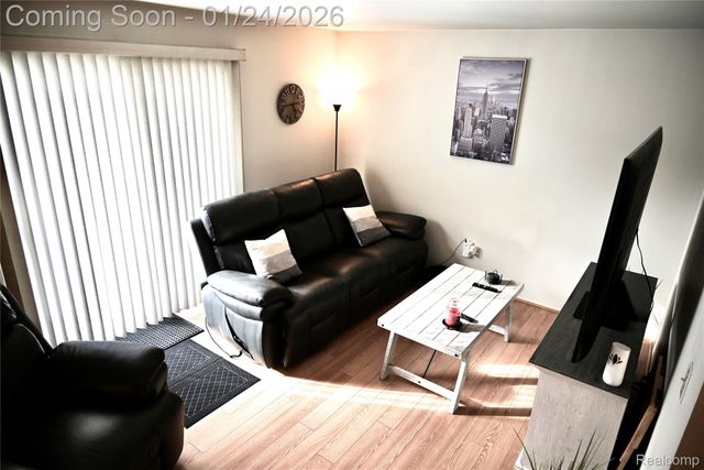 16285 Raleigh Square Drive, Southgate, MI 48195