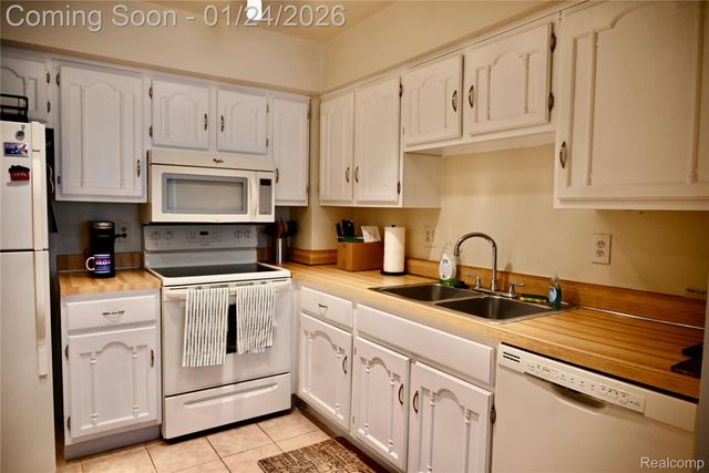 16285 Raleigh Square Drive, Southgate, MI 48195