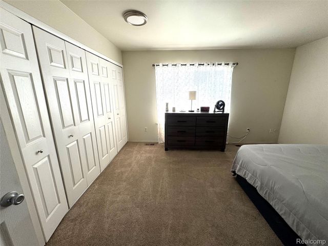 16285 Raleigh Square Drive, Southgate, MI 48195