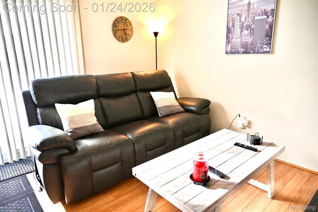 16285 Raleigh Square Drive, Southgate, MI 48195