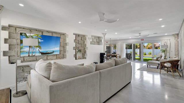 1311 Pierce St, Hollywood, FL 33019