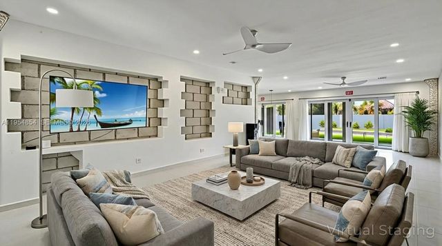 1311 Pierce St, Hollywood, FL 33019