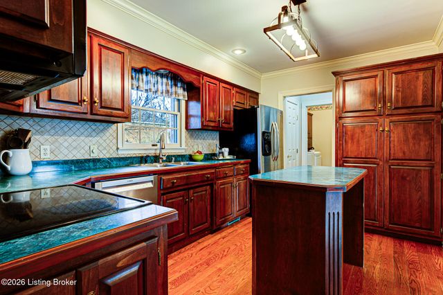 1103 Metalwood Dr, Bardstown, KY 40004