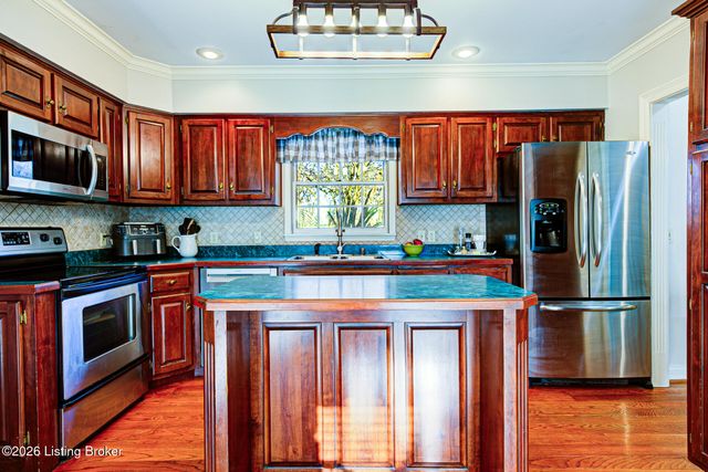 1103 Metalwood Dr, Bardstown, KY 40004