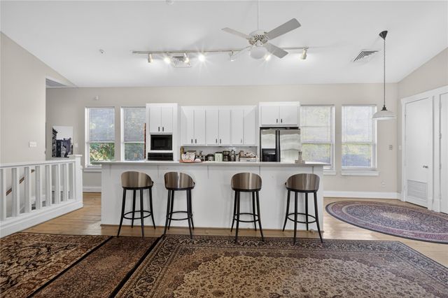 402 Harvard Street, Houston, TX 77007