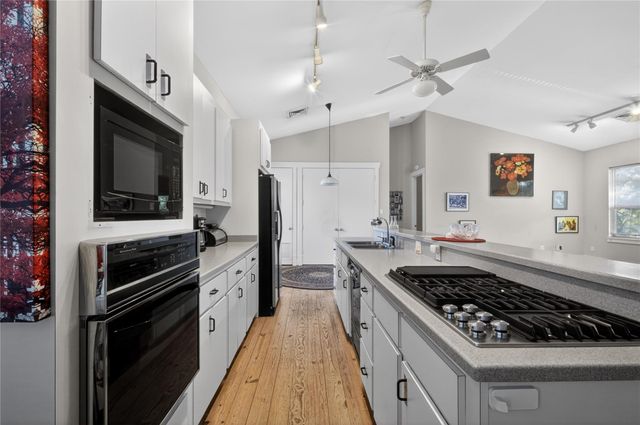 402 Harvard Street, Houston, TX 77007