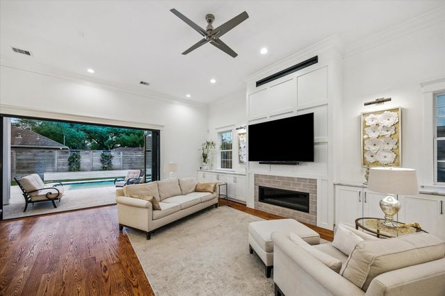 1582 Hewitt Drive, Houston, TX 77018