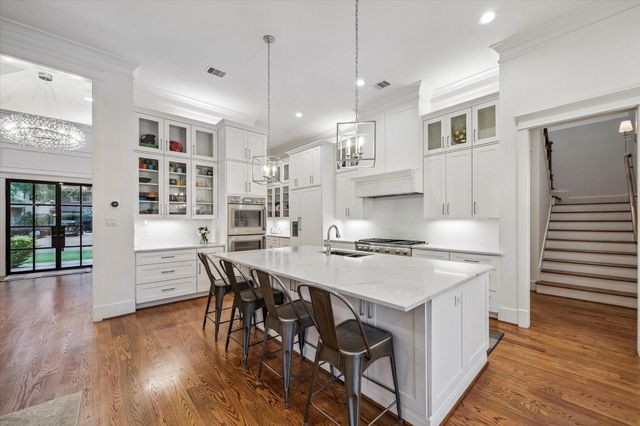 1582 Hewitt Drive, Houston, TX 77018