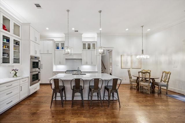 1582 Hewitt Drive, Houston, TX 77018