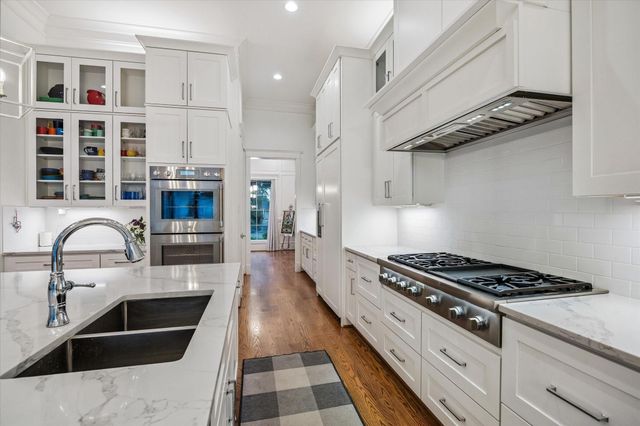 1582 Hewitt Drive, Houston, TX 77018