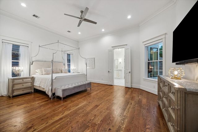 1582 Hewitt Drive, Houston, TX 77018