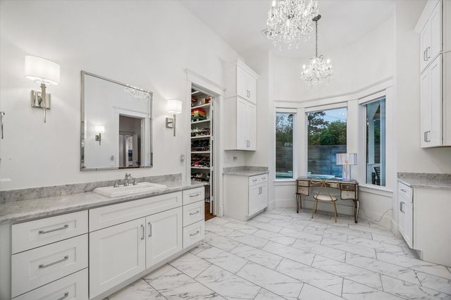 1582 Hewitt Drive, Houston, TX 77018