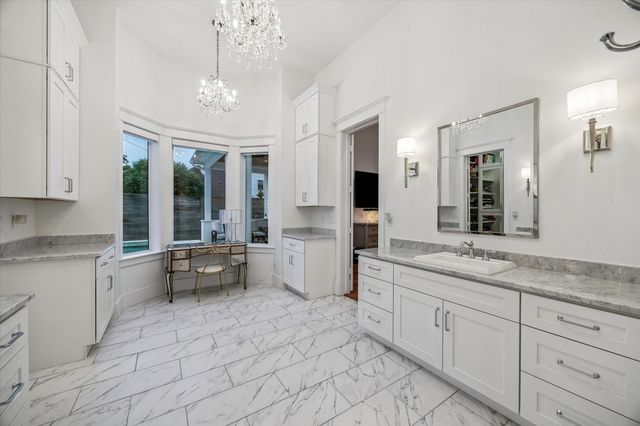 1582 Hewitt Drive, Houston, TX 77018