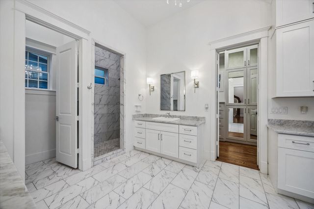 1582 Hewitt Drive, Houston, TX 77018