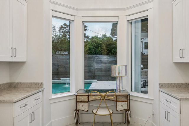 1582 Hewitt Drive, Houston, TX 77018