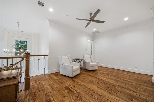 1582 Hewitt Drive, Houston, TX 77018