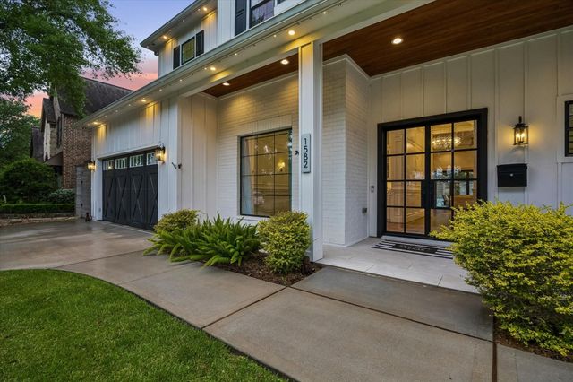 1582 Hewitt Drive, Houston, TX 77018