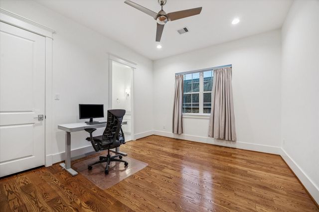 1582 Hewitt Drive, Houston, TX 77018