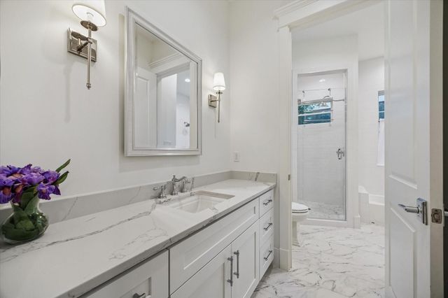 1582 Hewitt Drive, Houston, TX 77018